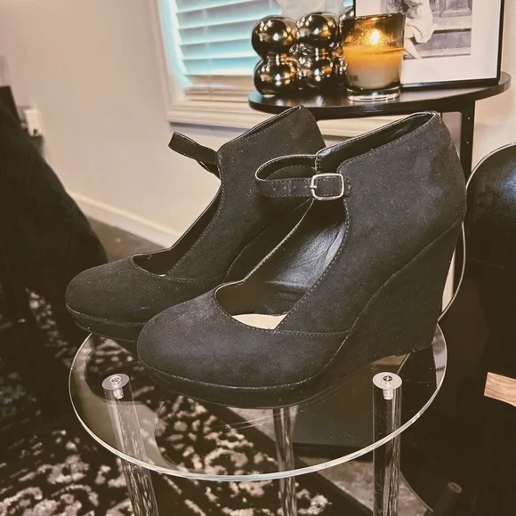 Torrid Wedge Heels | SIZE 9 - Picture 3 of 6